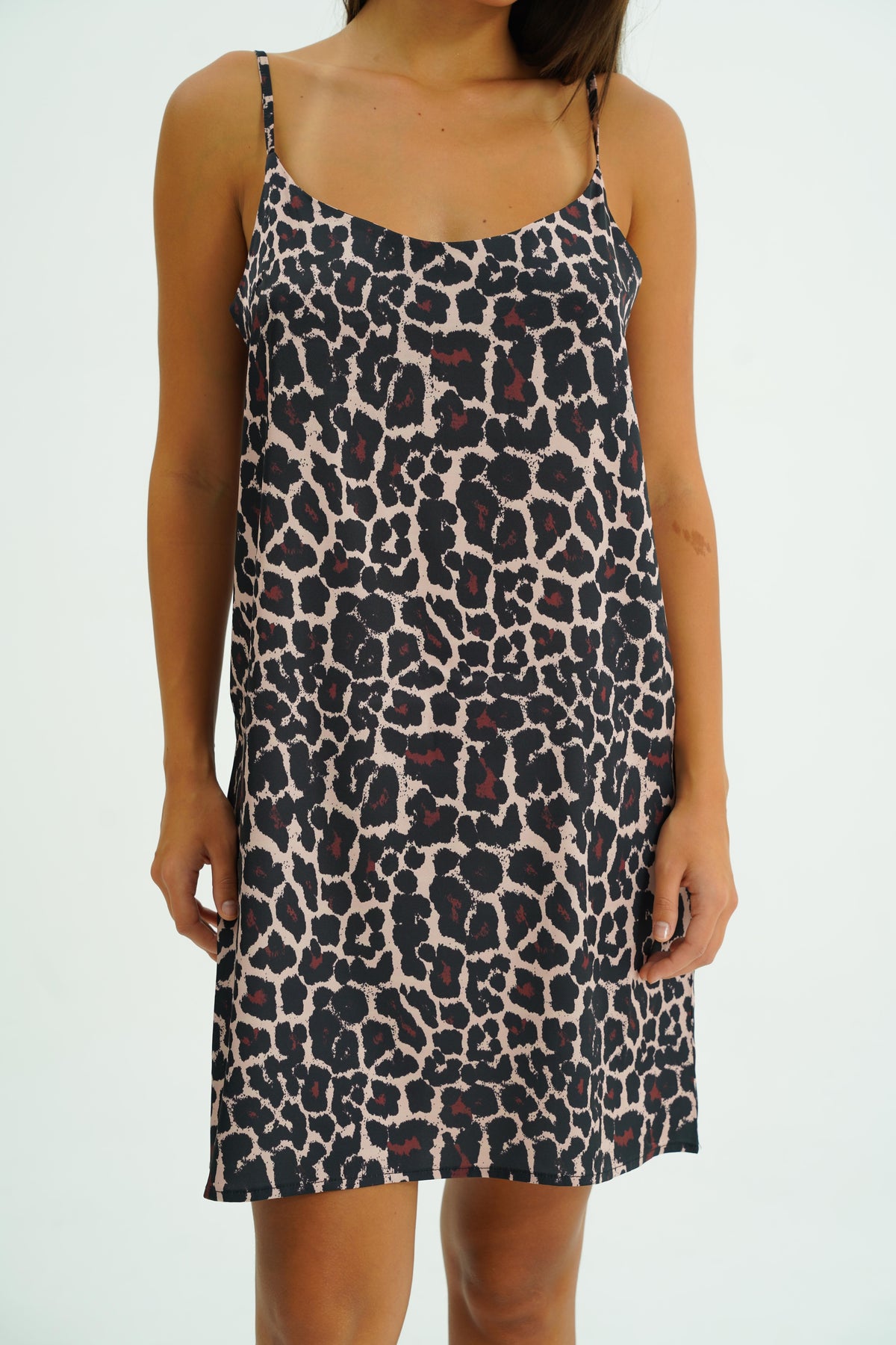 Leona Noir – Leopar Desenli Saten Gecelik
