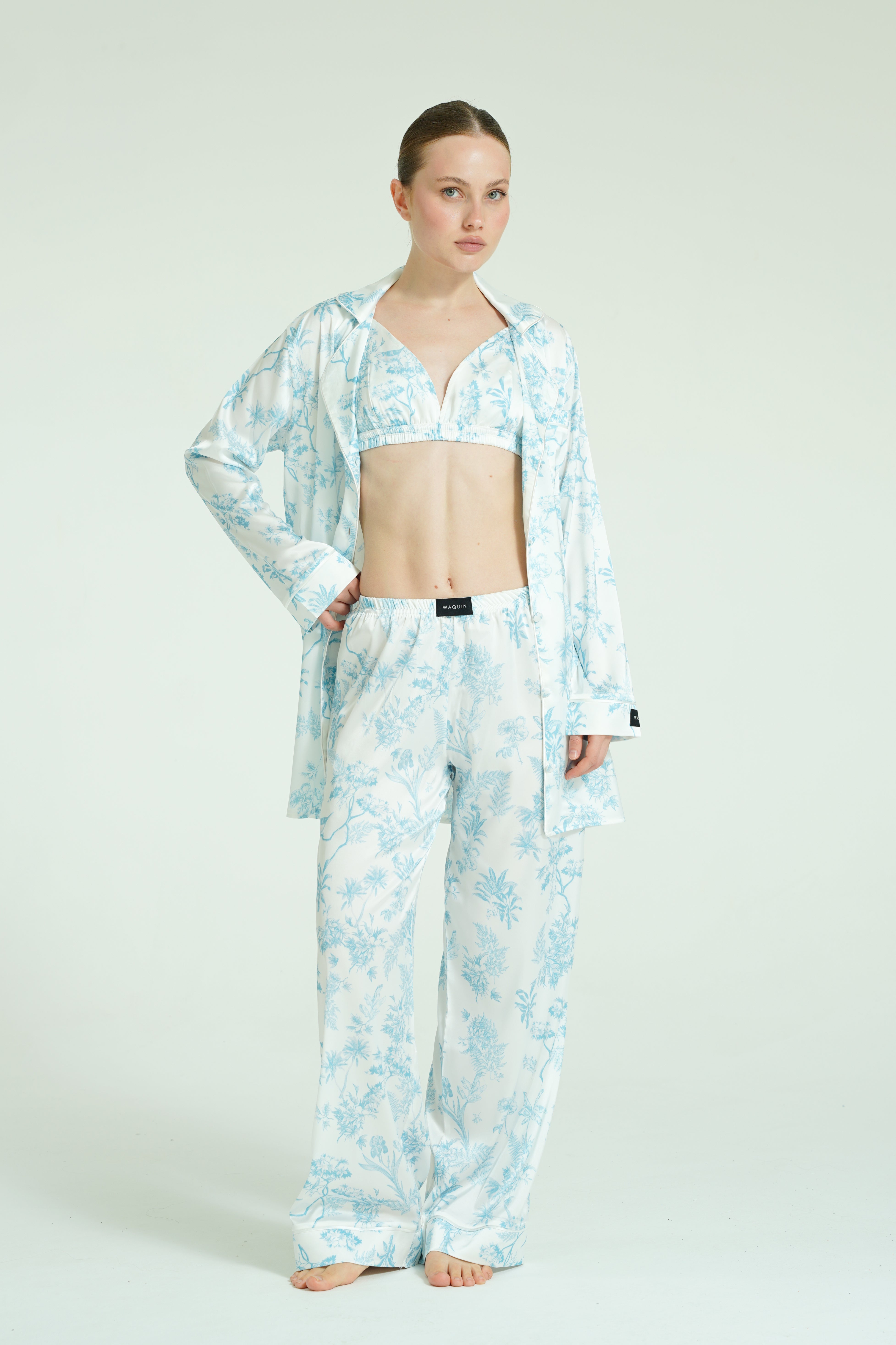 Azure Bloom Trio – 4 Parça Saten Pijama Seti