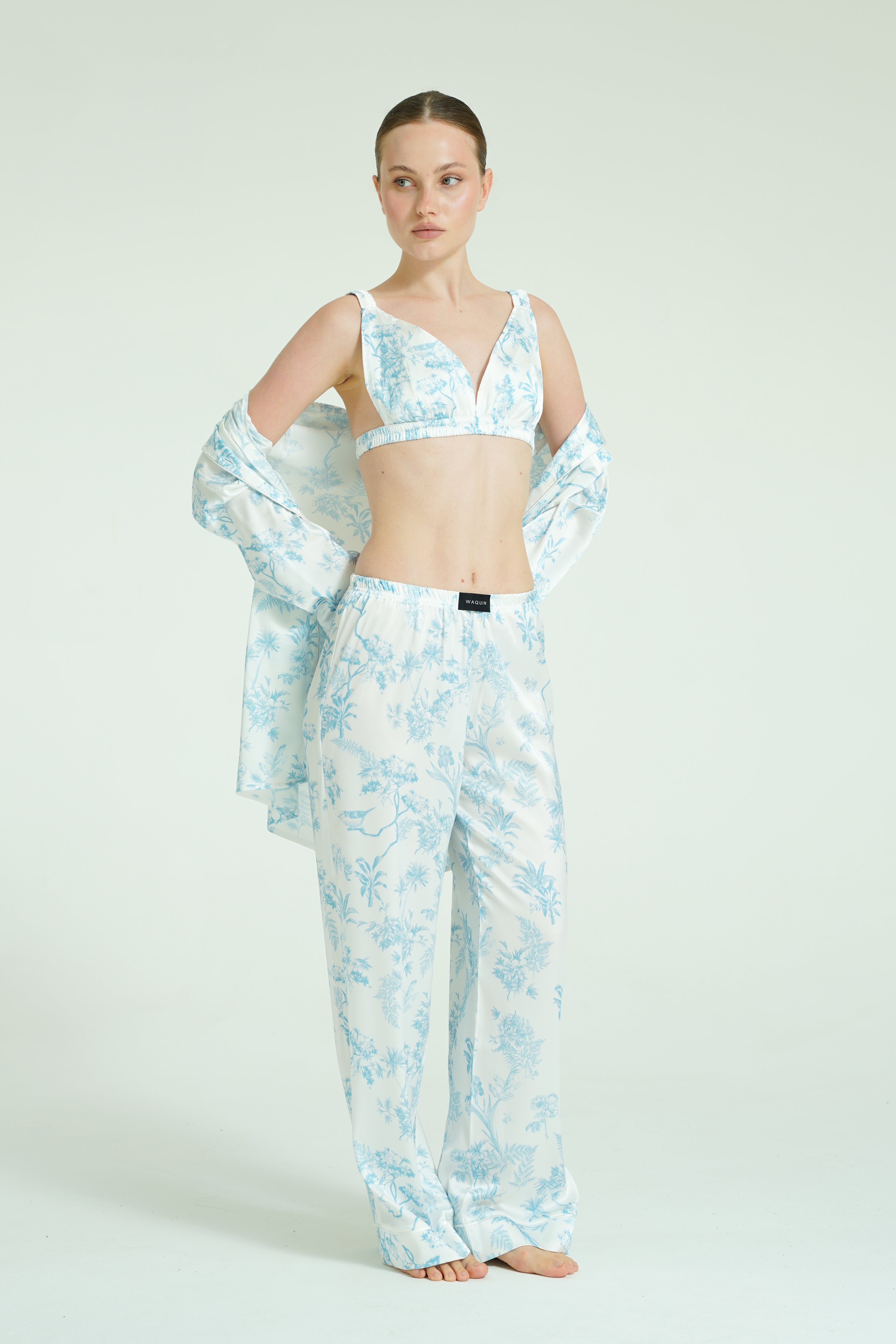 Azure Bloom Trio – 4 Parça Saten Pijama Seti