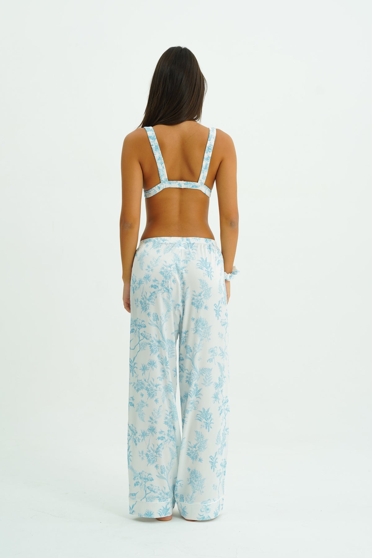 Azure Bloom Trio – 4 Parça Saten Pijama Seti