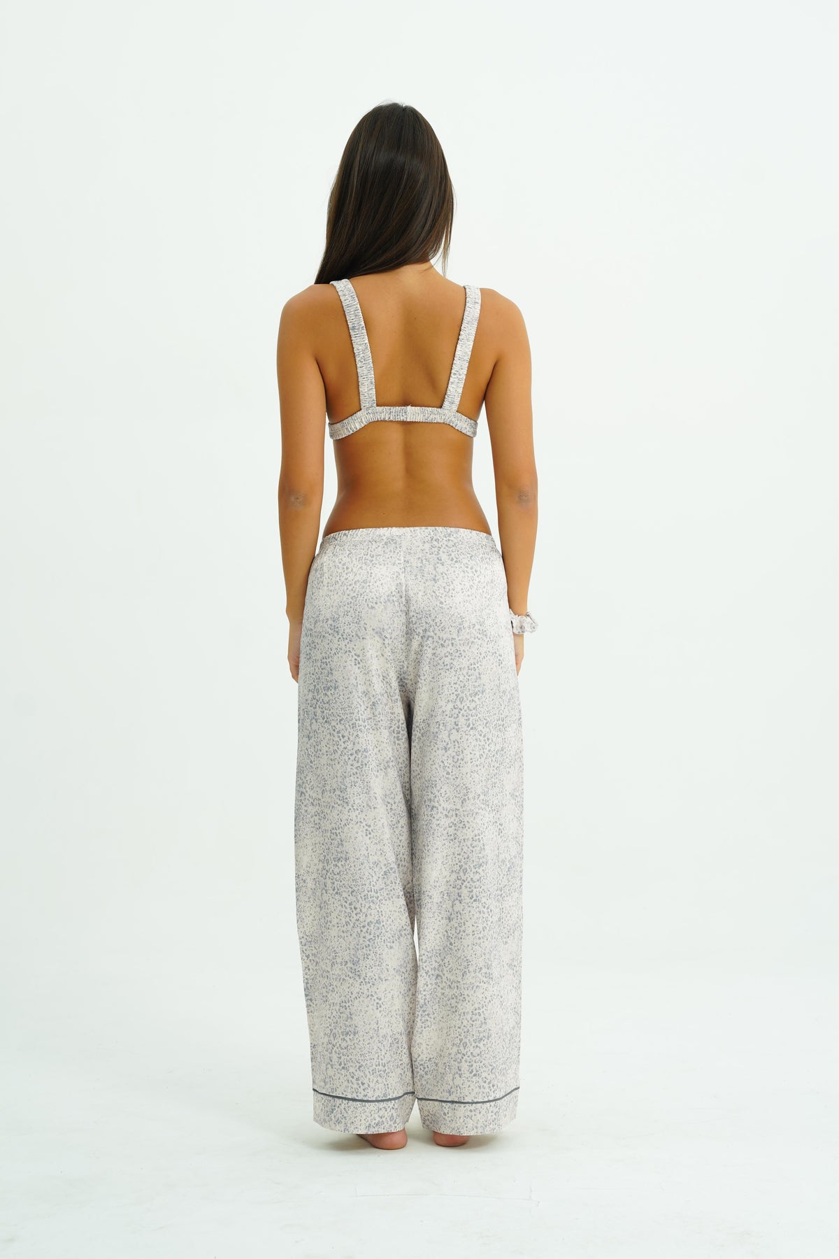 Ethereal Mist – 4 Parça Saten Pijama Seti