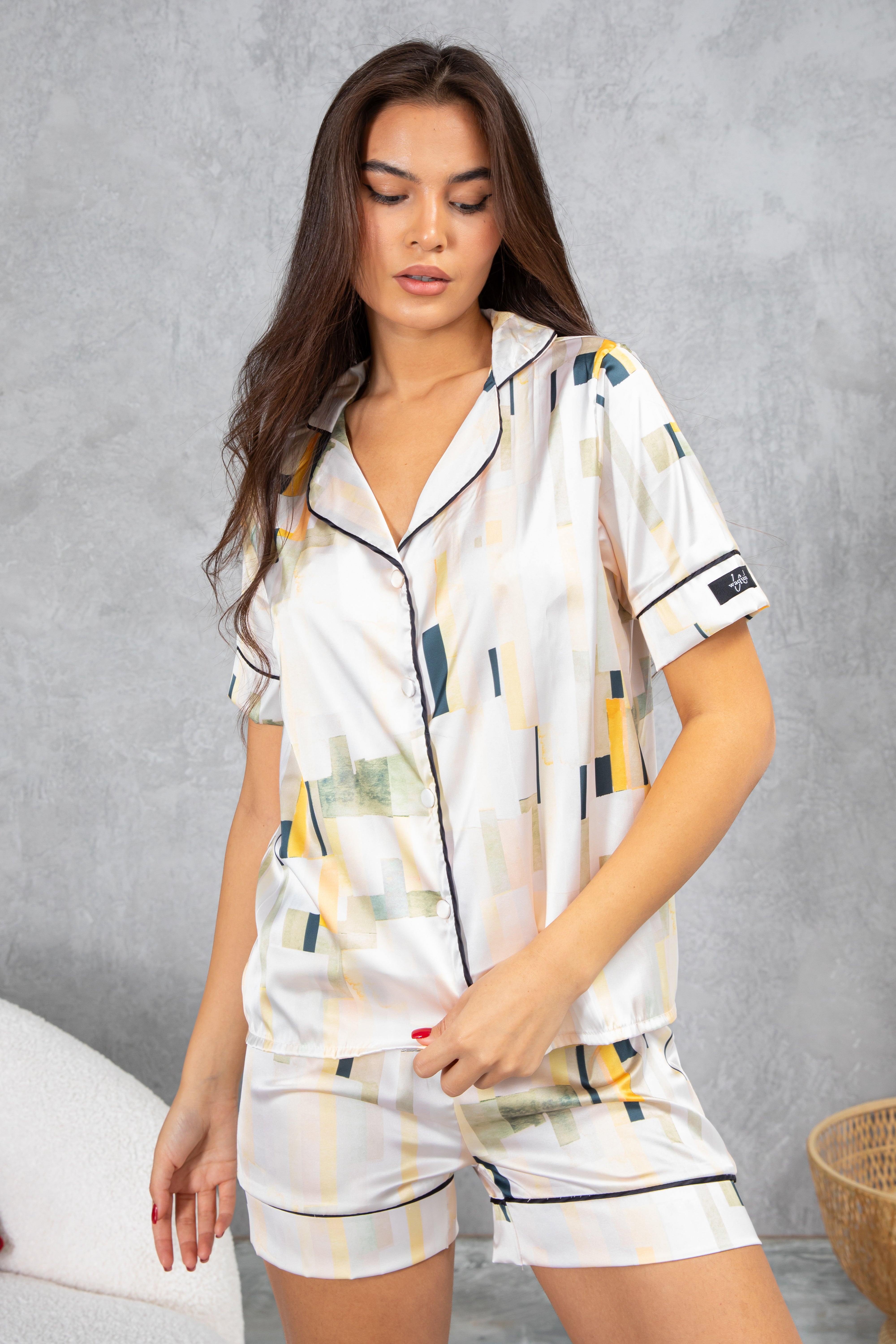 Krem Soyut Desenli Saten Kısa Pijama Takımı