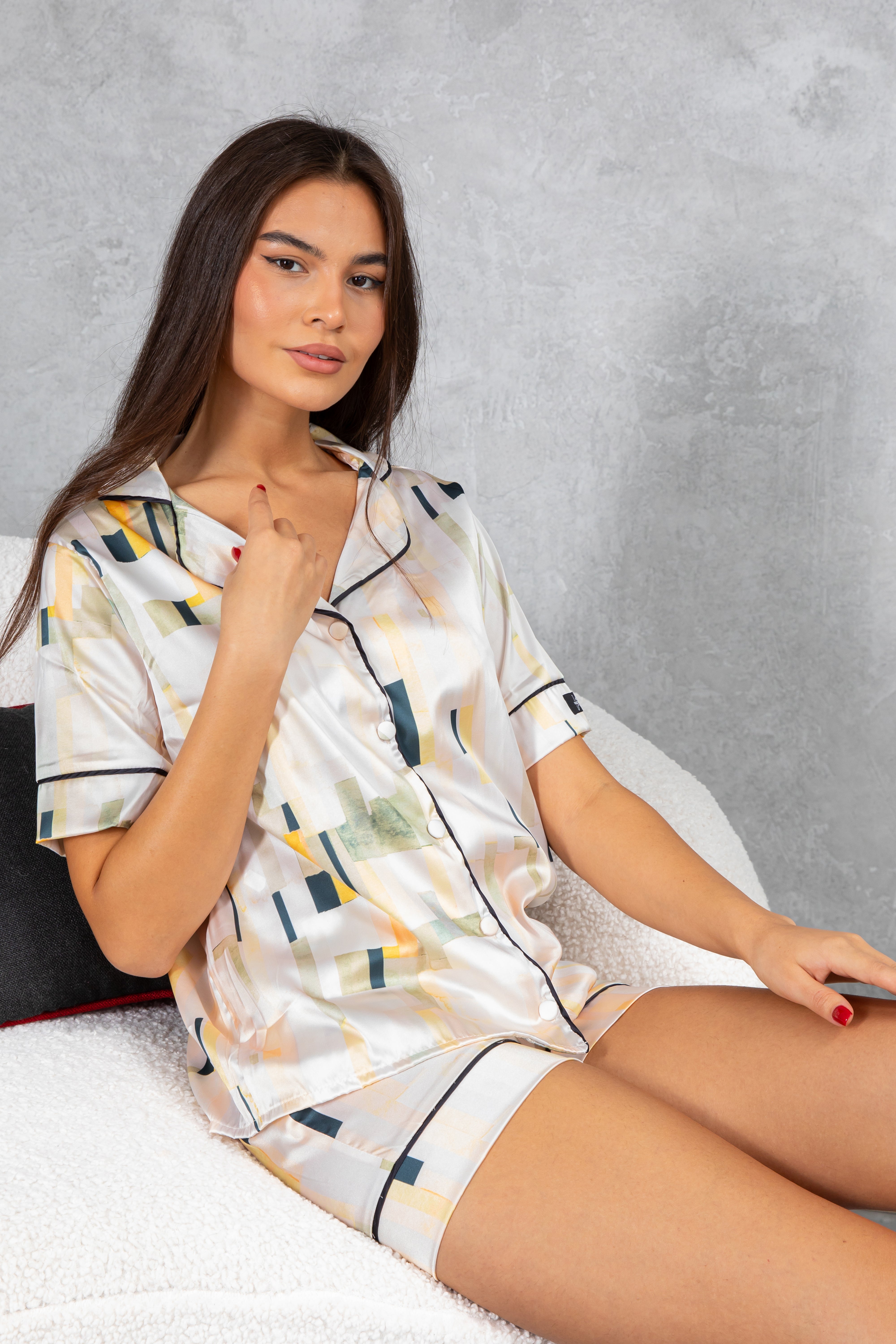 Krem Soyut Desenli Saten Kısa Pijama Takımı