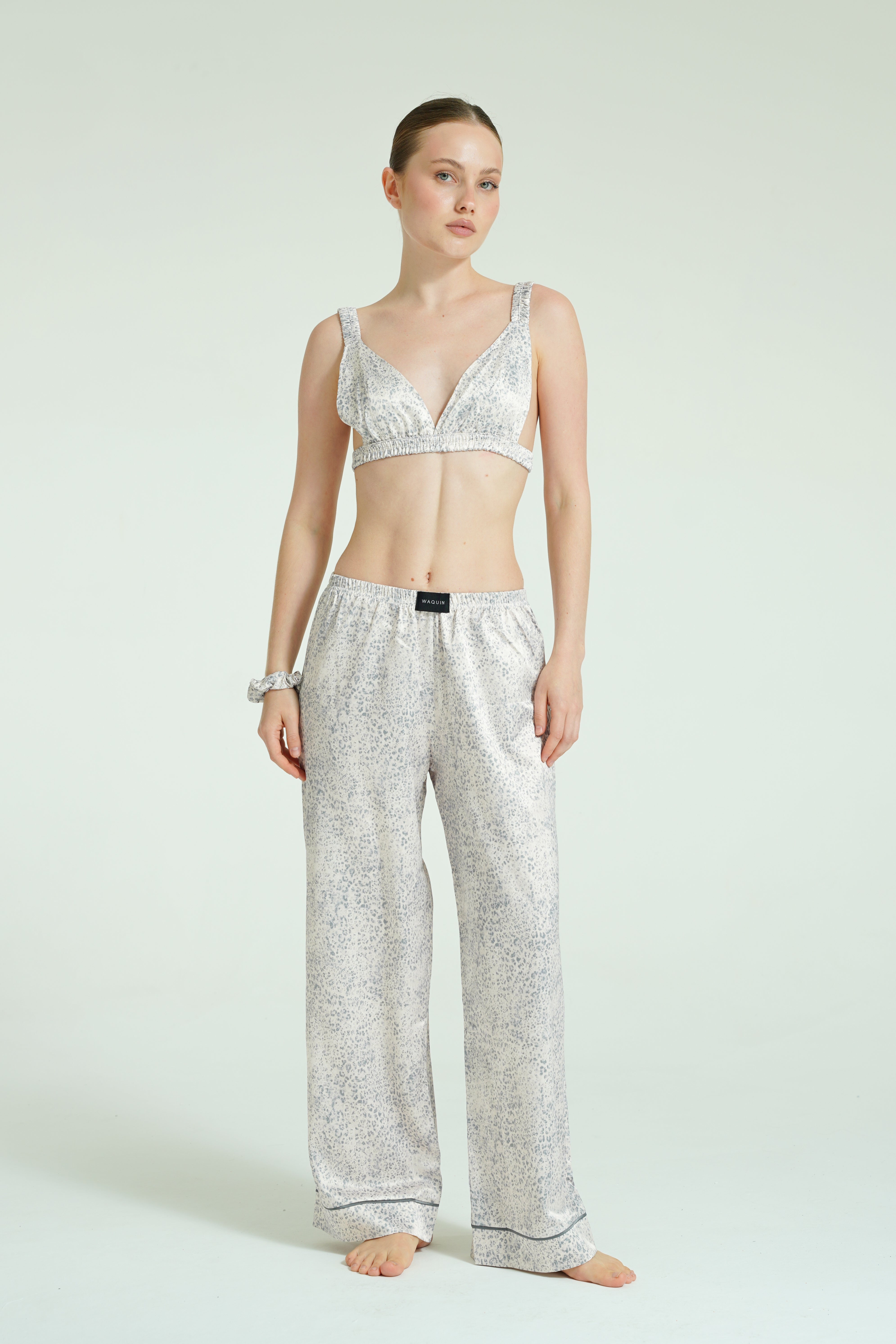 Ethereal Mist – 4 Parça Saten Pijama Seti