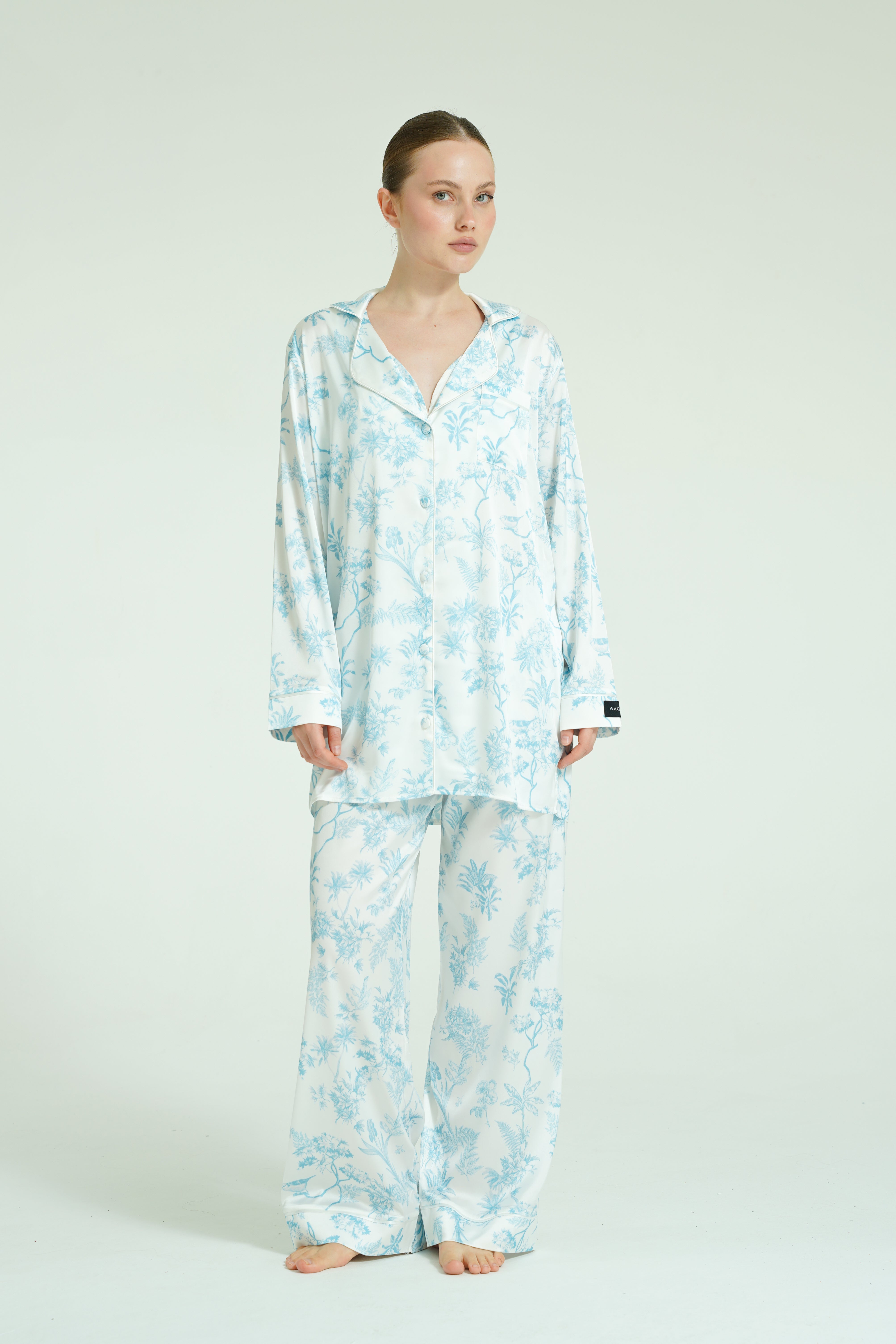 Azure Bloom Trio – 4 Parça Saten Pijama Seti
