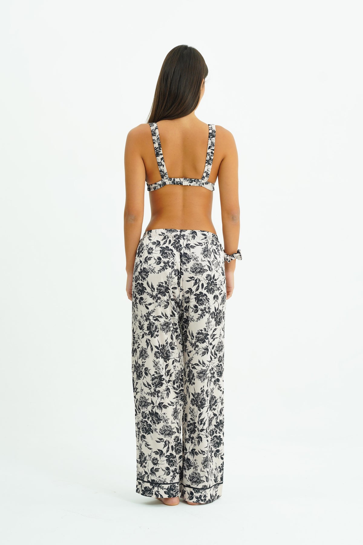Noir Bloom – 4 Parça Saten Pijama Seti