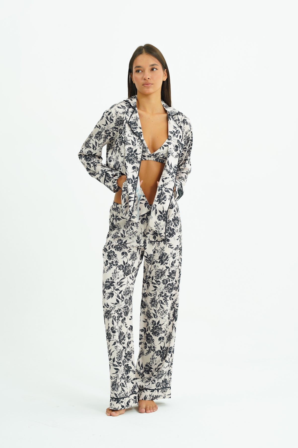 Noir Bloom – 4 Parça Saten Pijama Seti